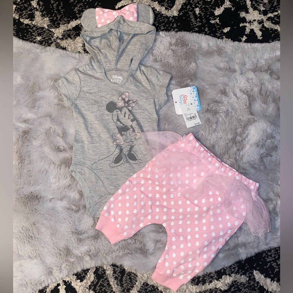 Brand new Disney two piece set , Size: 6-9m